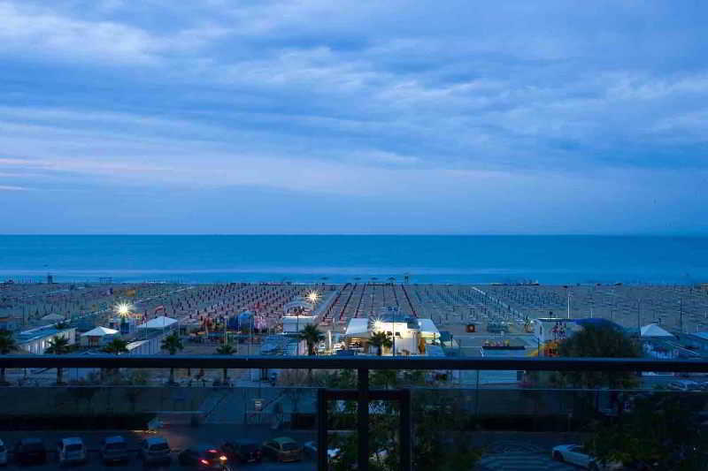 Ferretti Beach Hotel Rimini Exterior photo